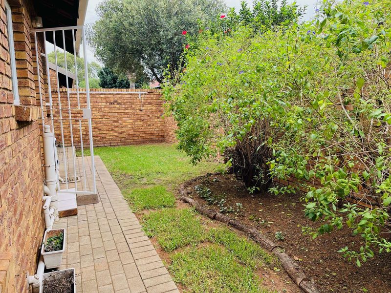 Townhouse For Sale in Amberfield - Photo 5