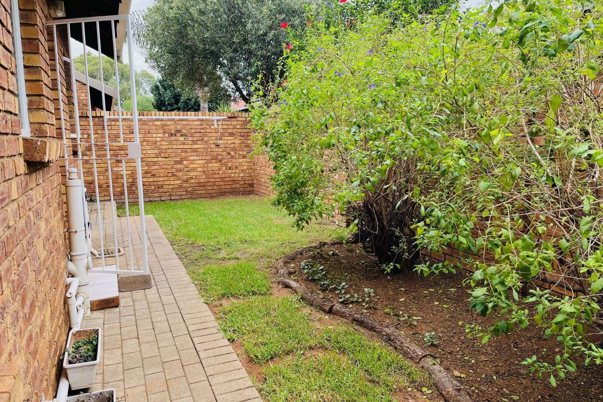 Townhouse For Sale in Amberfield - Photo 5