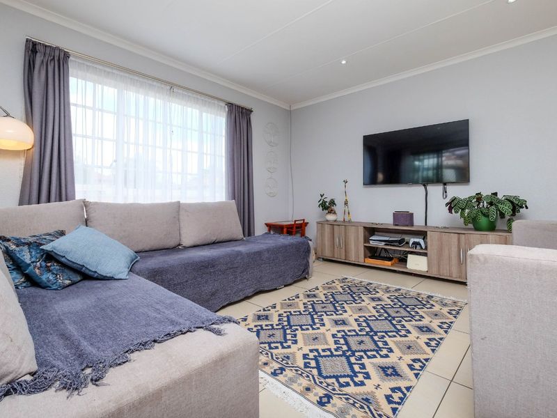 Townhouse For Sale in Honeydew Manor - Photo 2