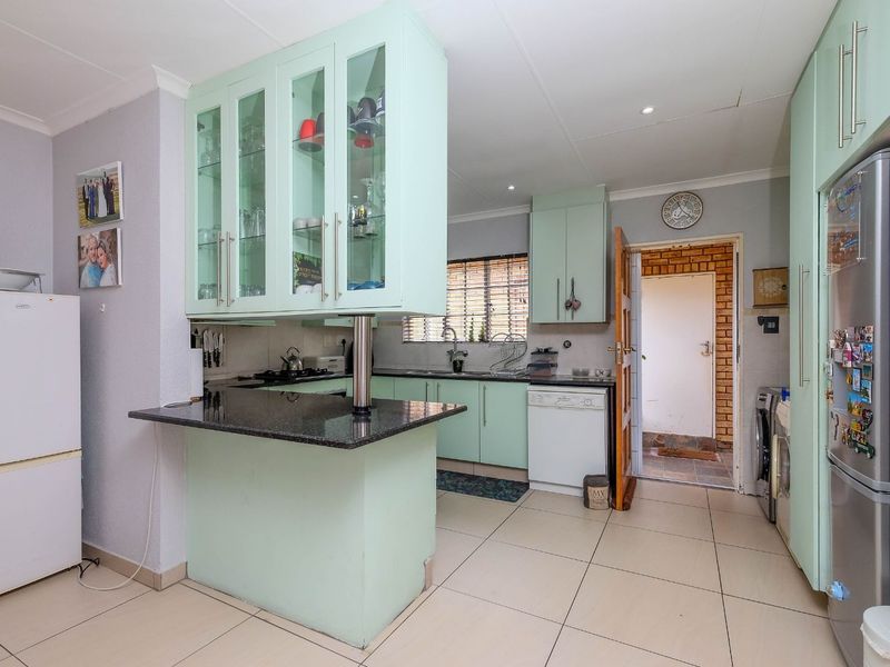 Townhouse For Sale in Honeydew Manor - Photo 8