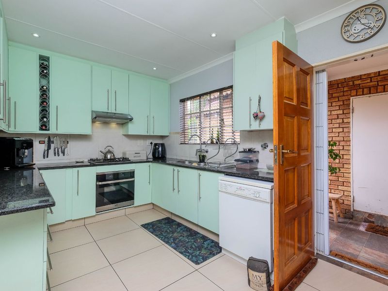 Townhouse For Sale in Honeydew Manor - Photo 7