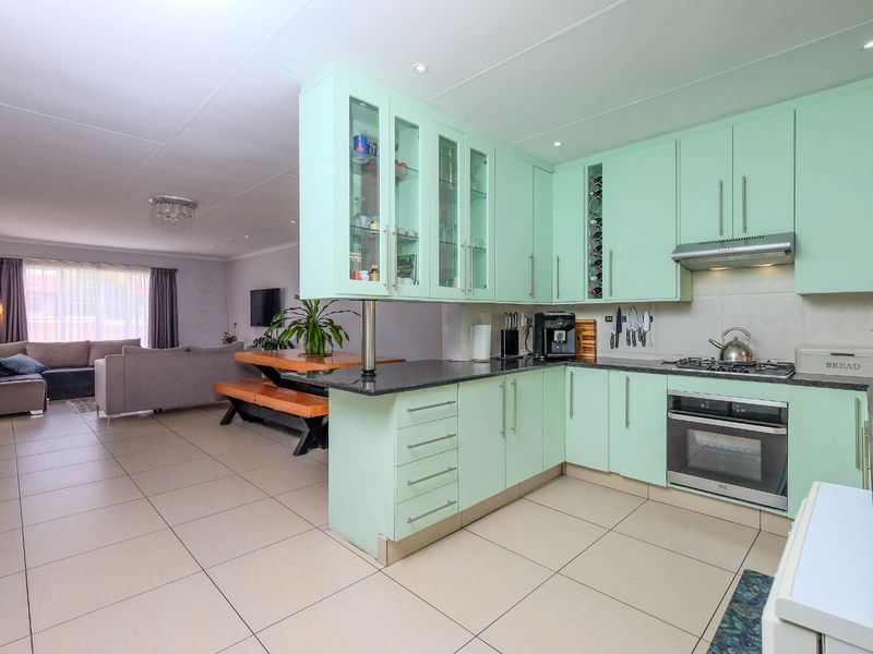 Townhouse For Sale in Honeydew Manor - Photo 10