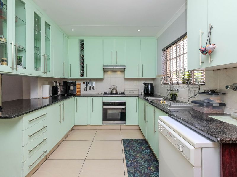 Townhouse For Sale in Honeydew Manor - Photo 9