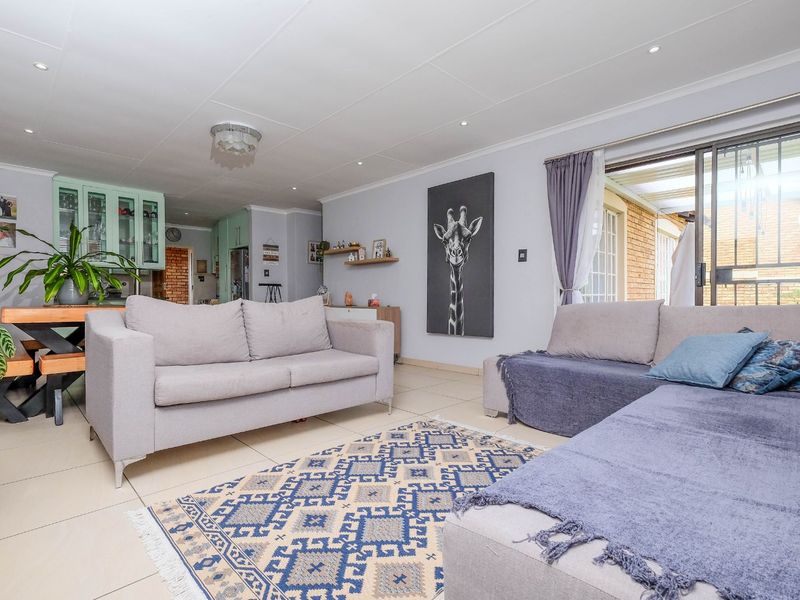 Townhouse For Sale in Honeydew Manor - Photo 3