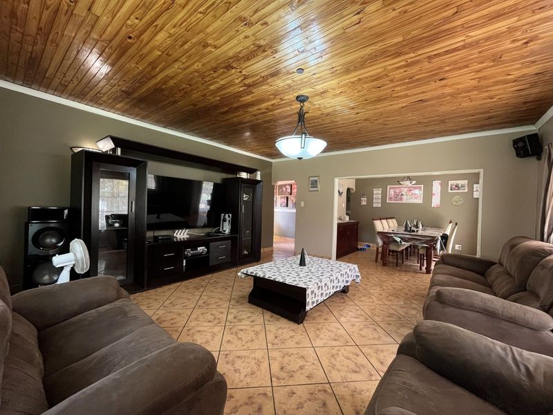 House For Sale in Murrayfield - Photo 7