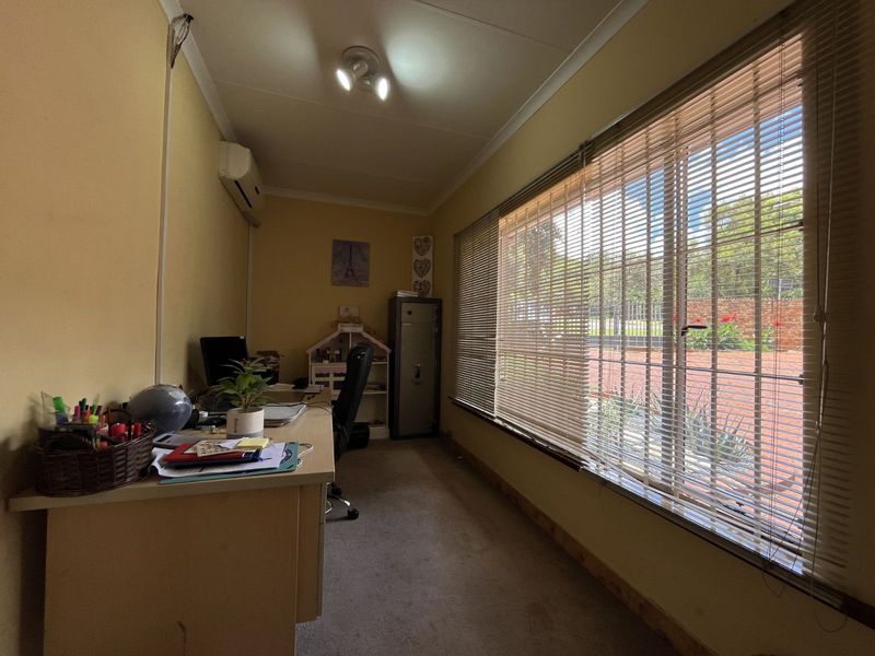 House For Sale in Murrayfield - Photo 5