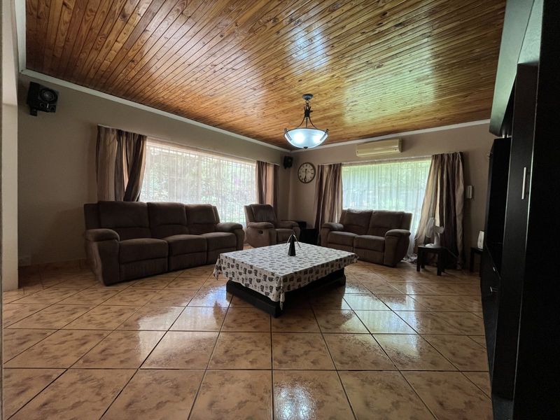 House For Sale in Murrayfield - Photo 5