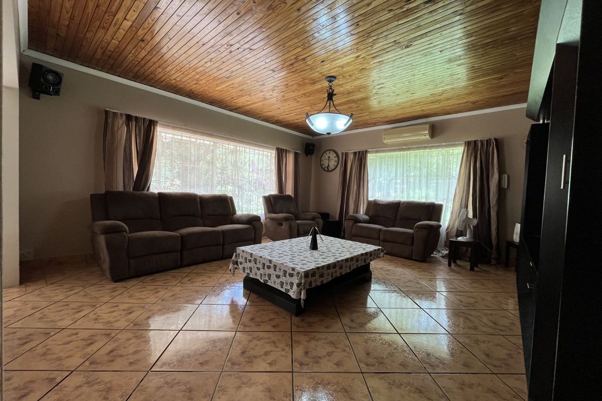 House For Sale in Murrayfield - Photo 5