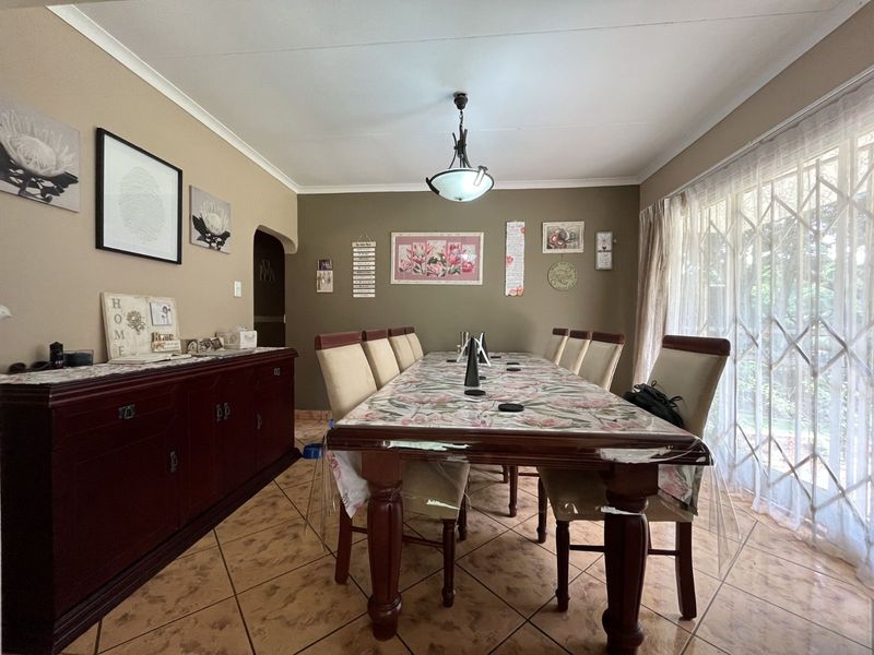 House For Sale in Murrayfield - Photo 7