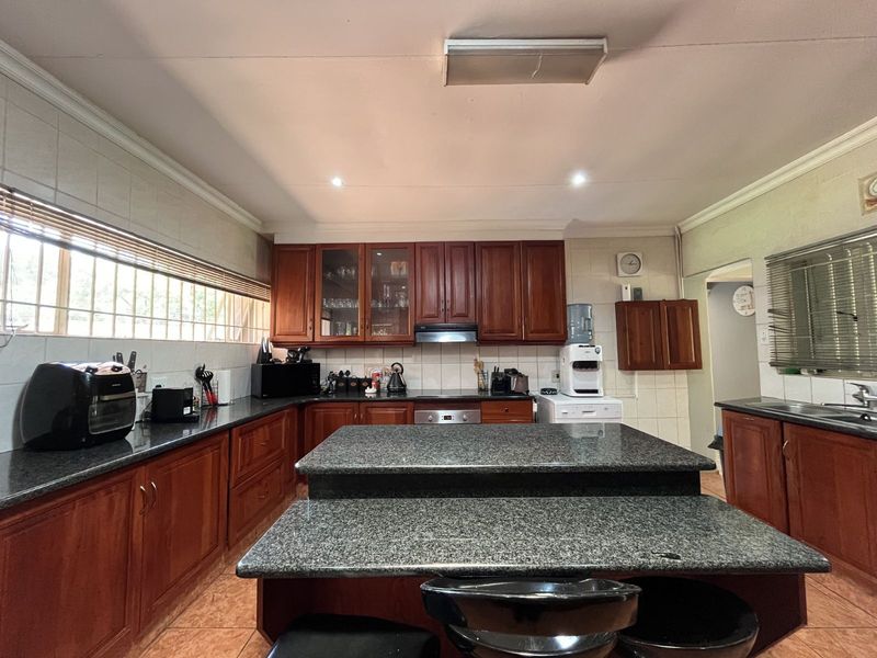 House For Sale in Murrayfield - Photo 10