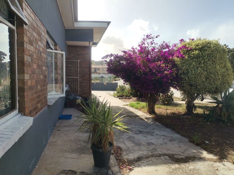 House For Sale in Hillside - Photo 2