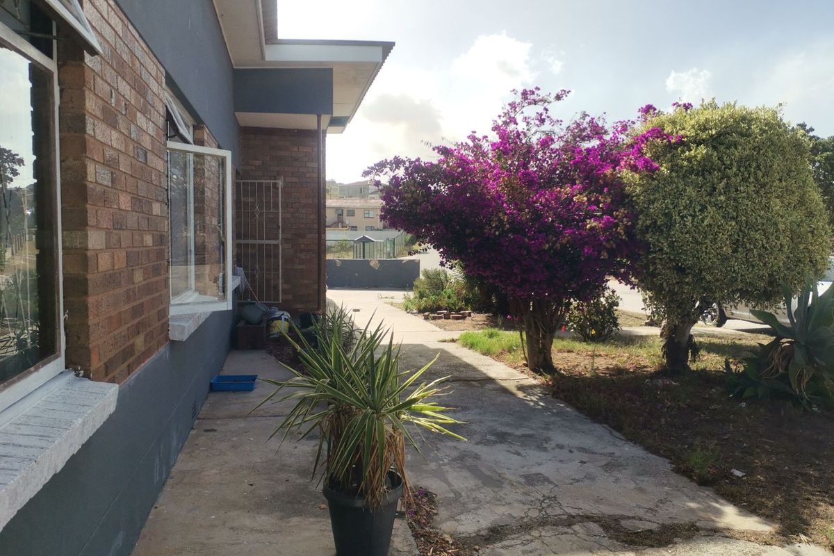 House For Sale in Hillside - Photo 2