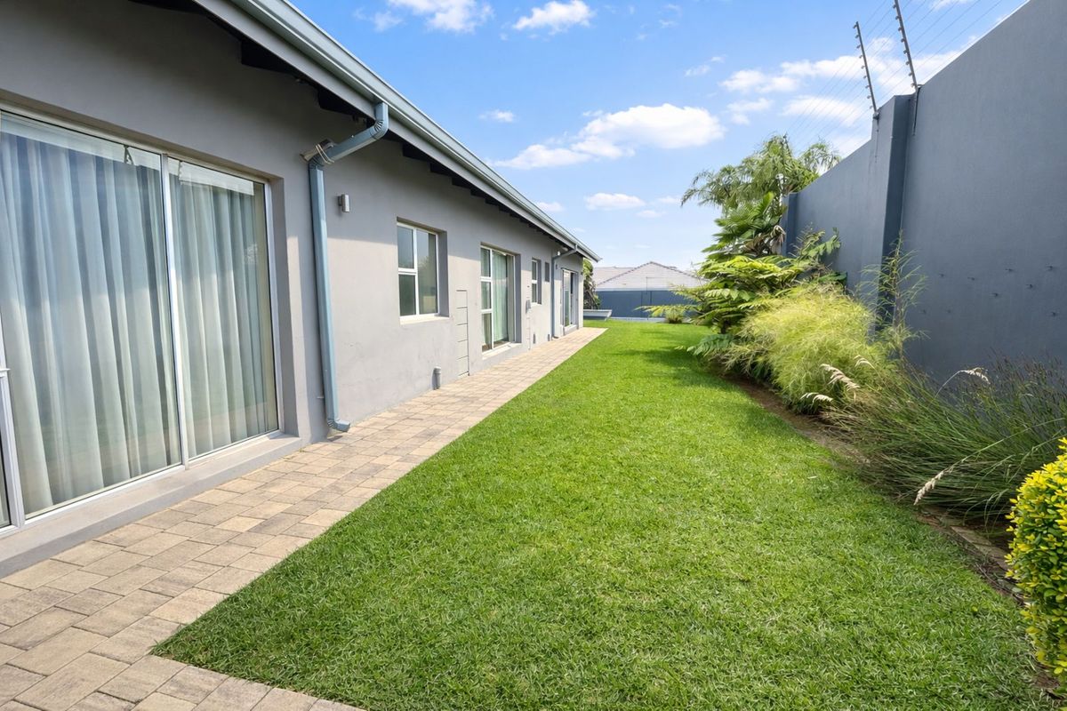 House For Sale in Douglasdale - Photo 5