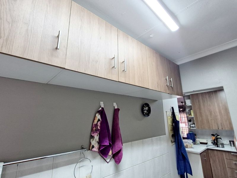 Townhouse For Sale in Die Hoewes - Photo 9