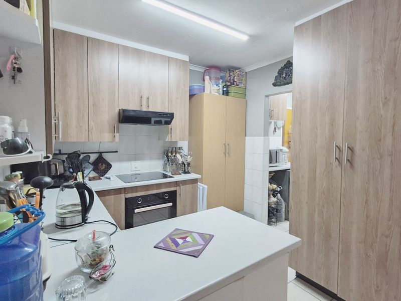 Townhouse For Sale in Die Hoewes - Photo 7