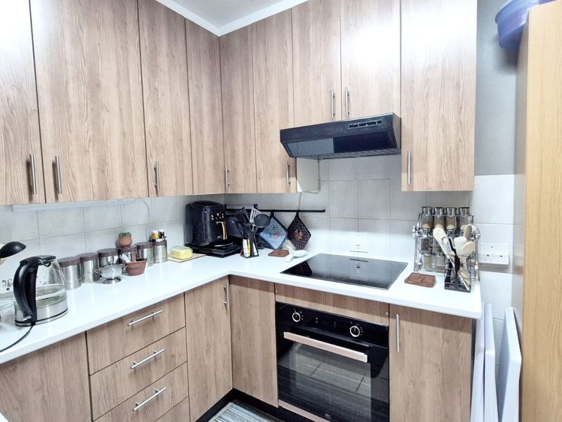 Townhouse For Sale in Die Hoewes - Photo 5