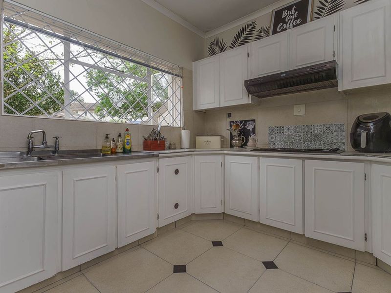Townhouse For Sale in Kloof Central - Photo 9