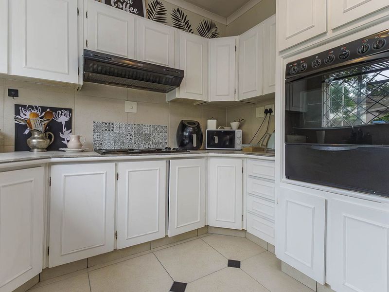 Townhouse For Sale in Kloof Central - Photo 8