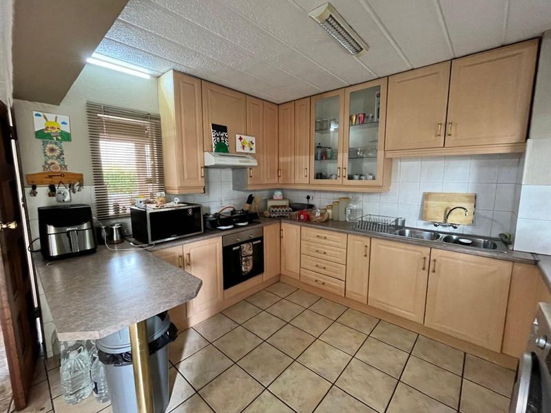 Townhouse For Sale in Witfield - Photo 8