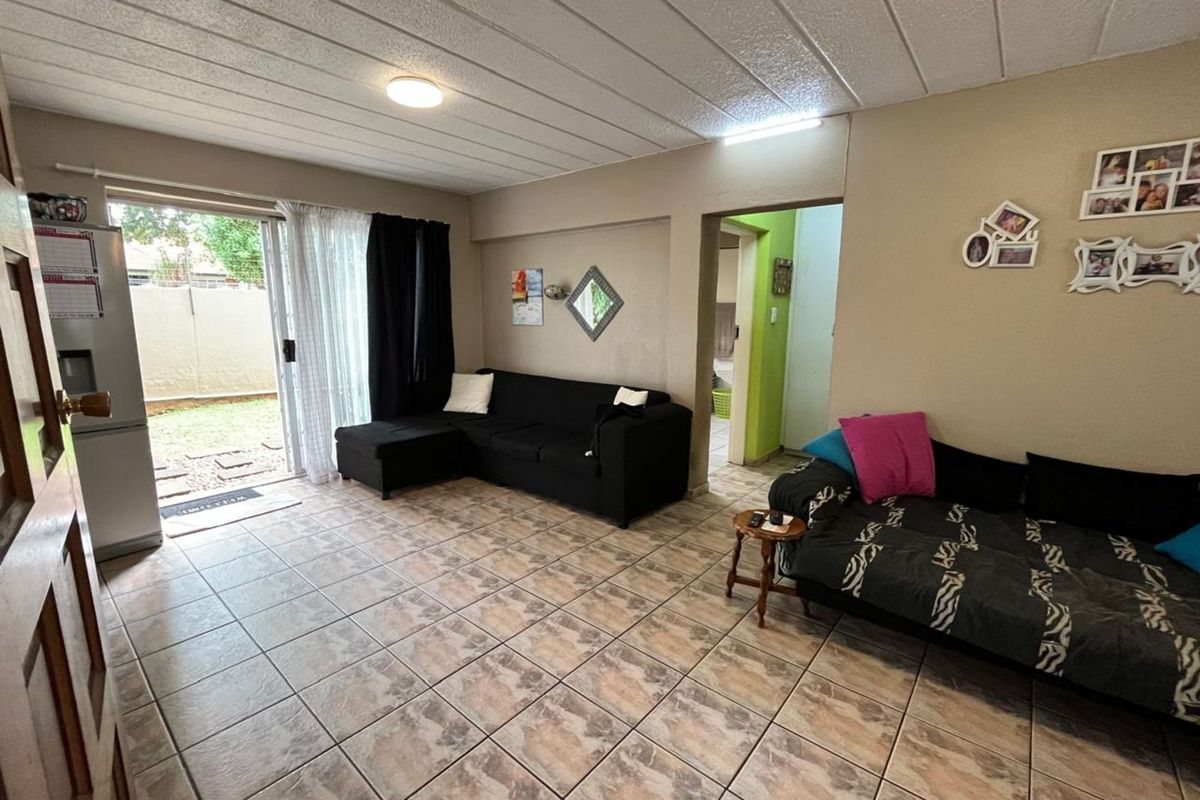 Townhouse For Sale in Witfield - Photo 3