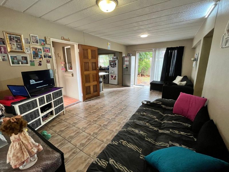 Townhouse For Sale in Witfield - Photo 2