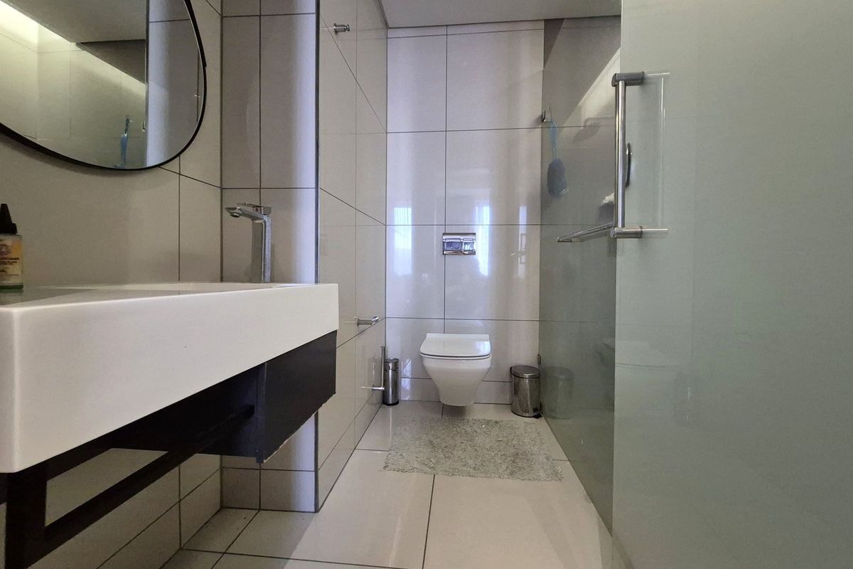 Apartment For Sale in Sandown - Photo 5