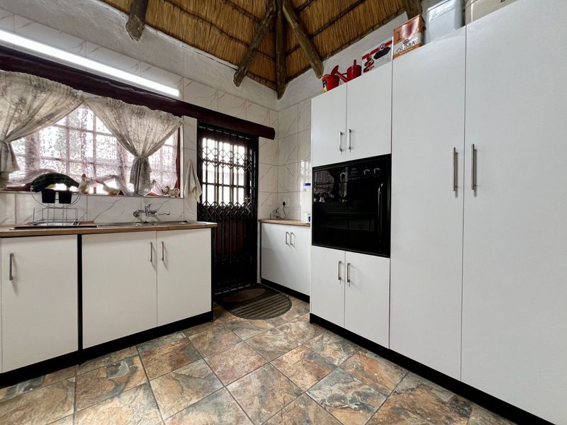 House For Sale in Ermelo Central - Photo 9