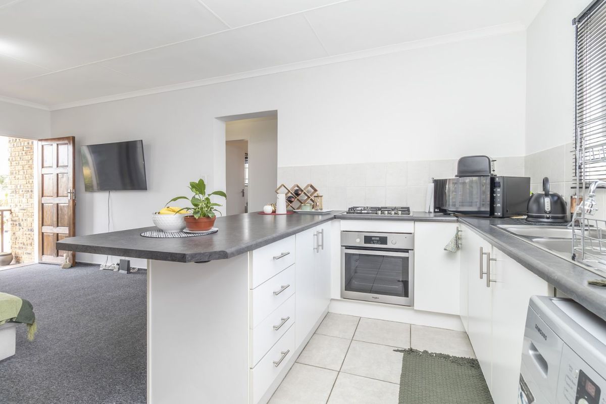 Apartment For Sale in Radiokop - Photo 4