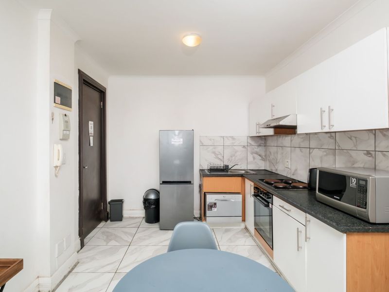 Apartment For Sale in Cape Town City Centre - Photo 5