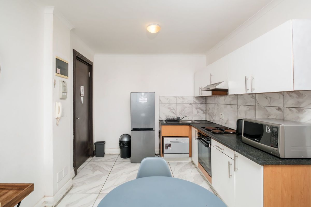 Apartment For Sale in Cape Town City Centre - Photo 5