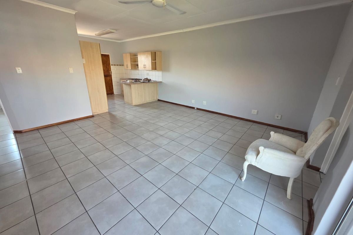 Townhouse For Sale in Minerva Gardens - Photo 2