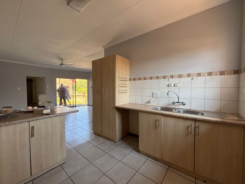 Townhouse For Sale in Minerva Gardens - Photo 4