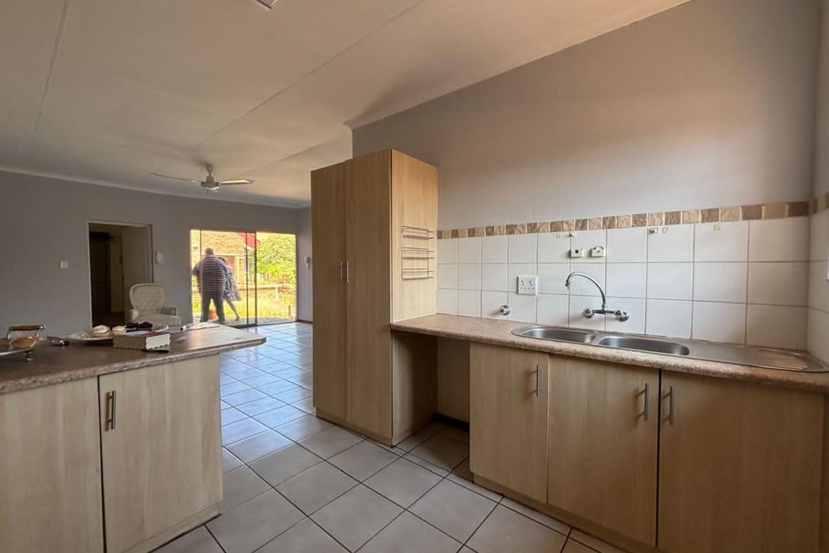 Townhouse For Sale in Minerva Gardens - Photo 4