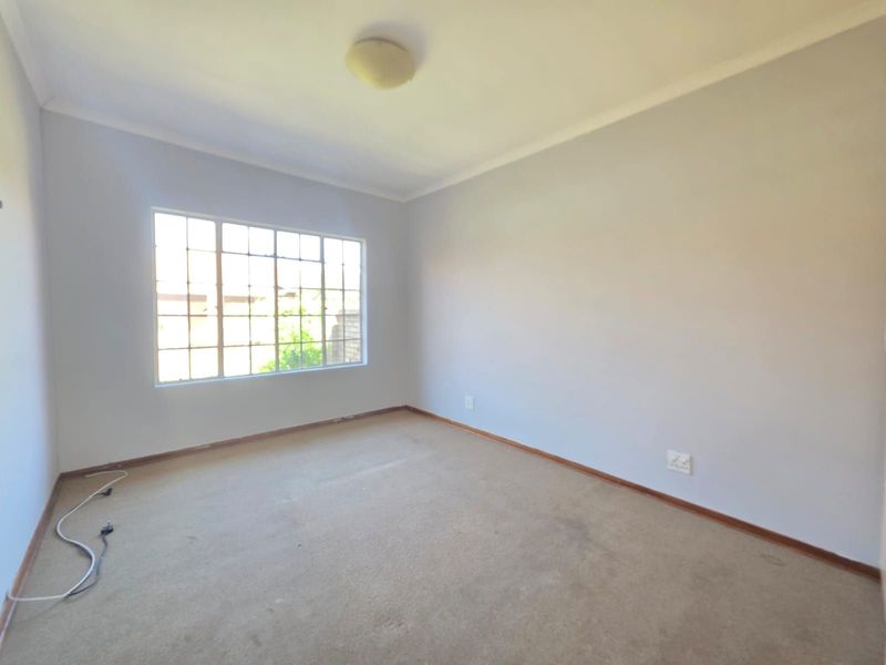 Townhouse For Sale in Minerva Gardens - Photo 8