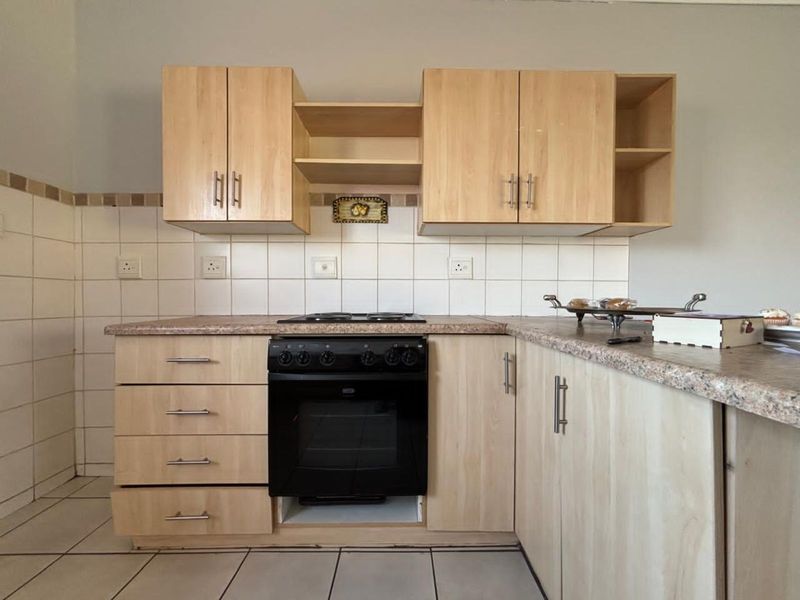 Townhouse For Sale in Minerva Gardens - Photo 7