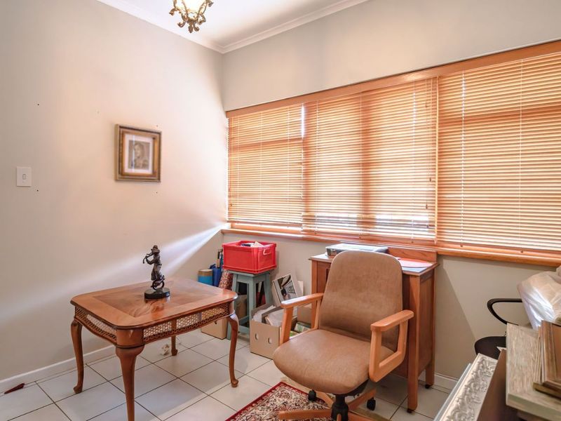 House For Sale in Robertson Central - Photo 8