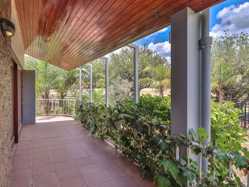 House For Sale in Robertson Central - Photo 2