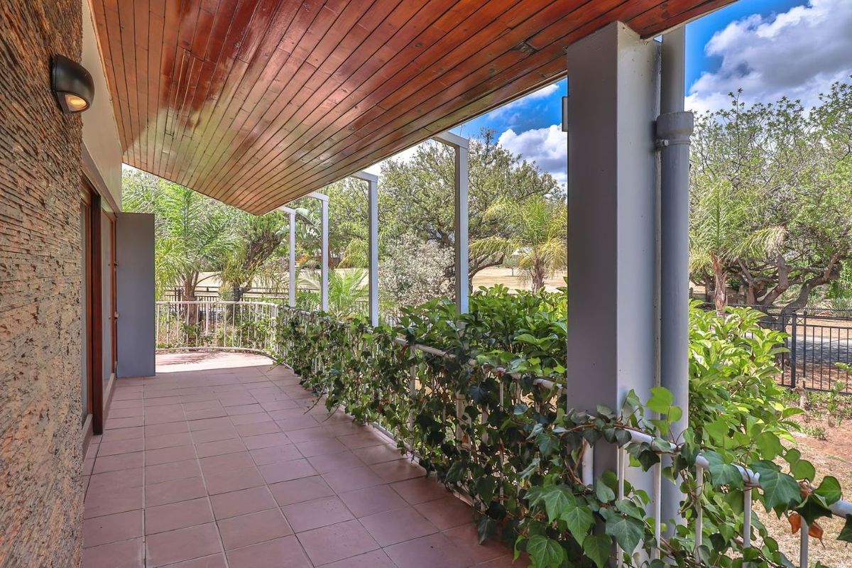 House For Sale in Robertson Central - Photo 2