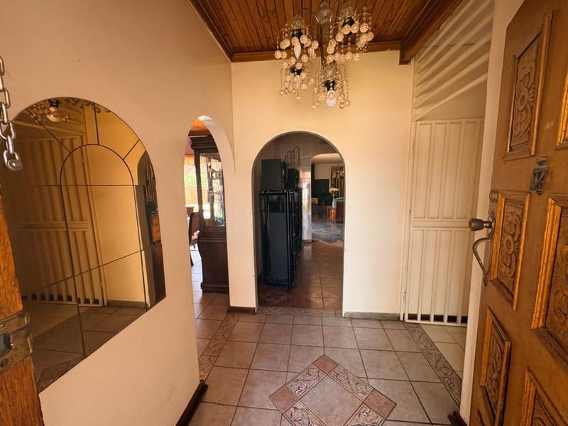 House For Sale in Riviera - Photo 2