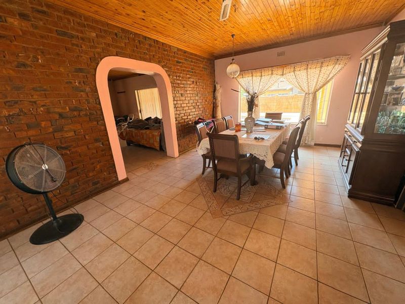 House For Sale in Riviera - Photo 7