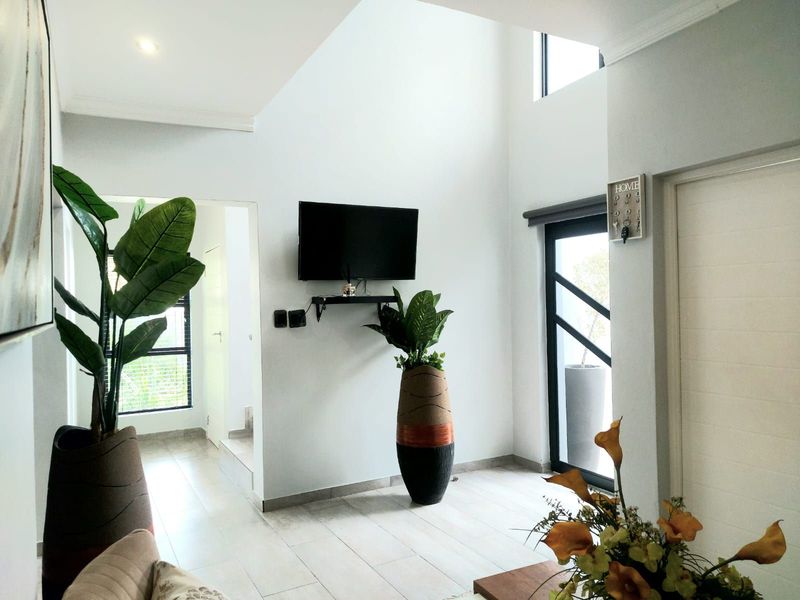 House For Sale in Savannah Country Estate - Photo 2