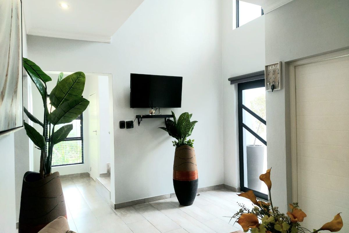 House For Sale in Savannah Country Estate - Photo 2