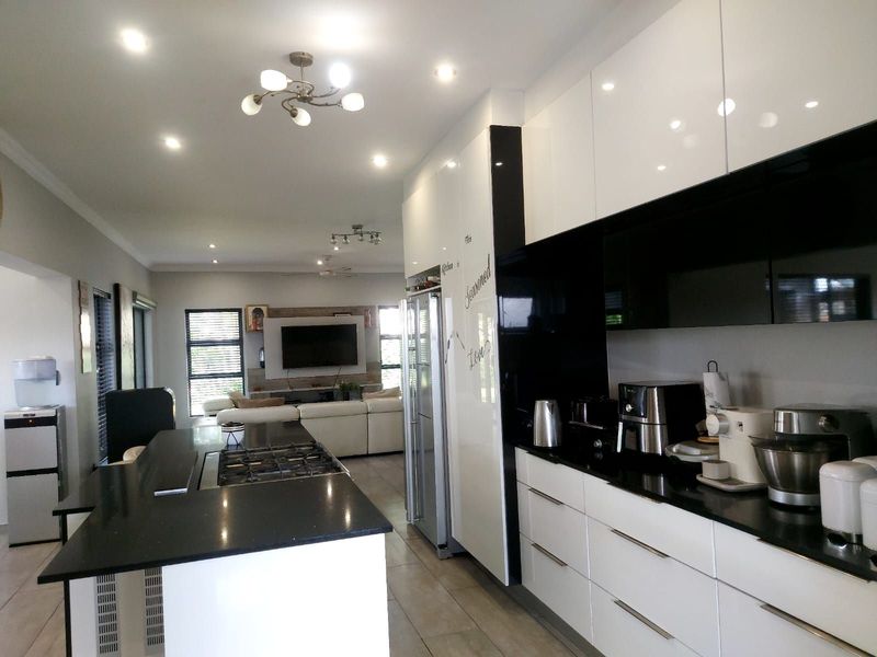 House For Sale in Savannah Country Estate - Photo 5