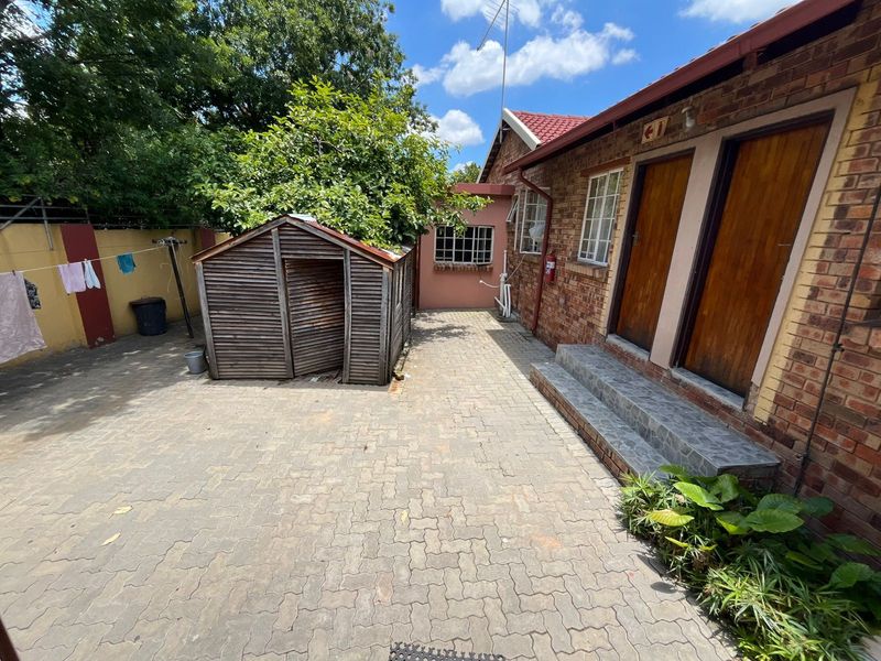 House For Sale in Birch Acres - Photo 2