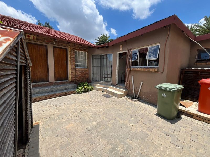 House For Sale in Birch Acres - Photo 3