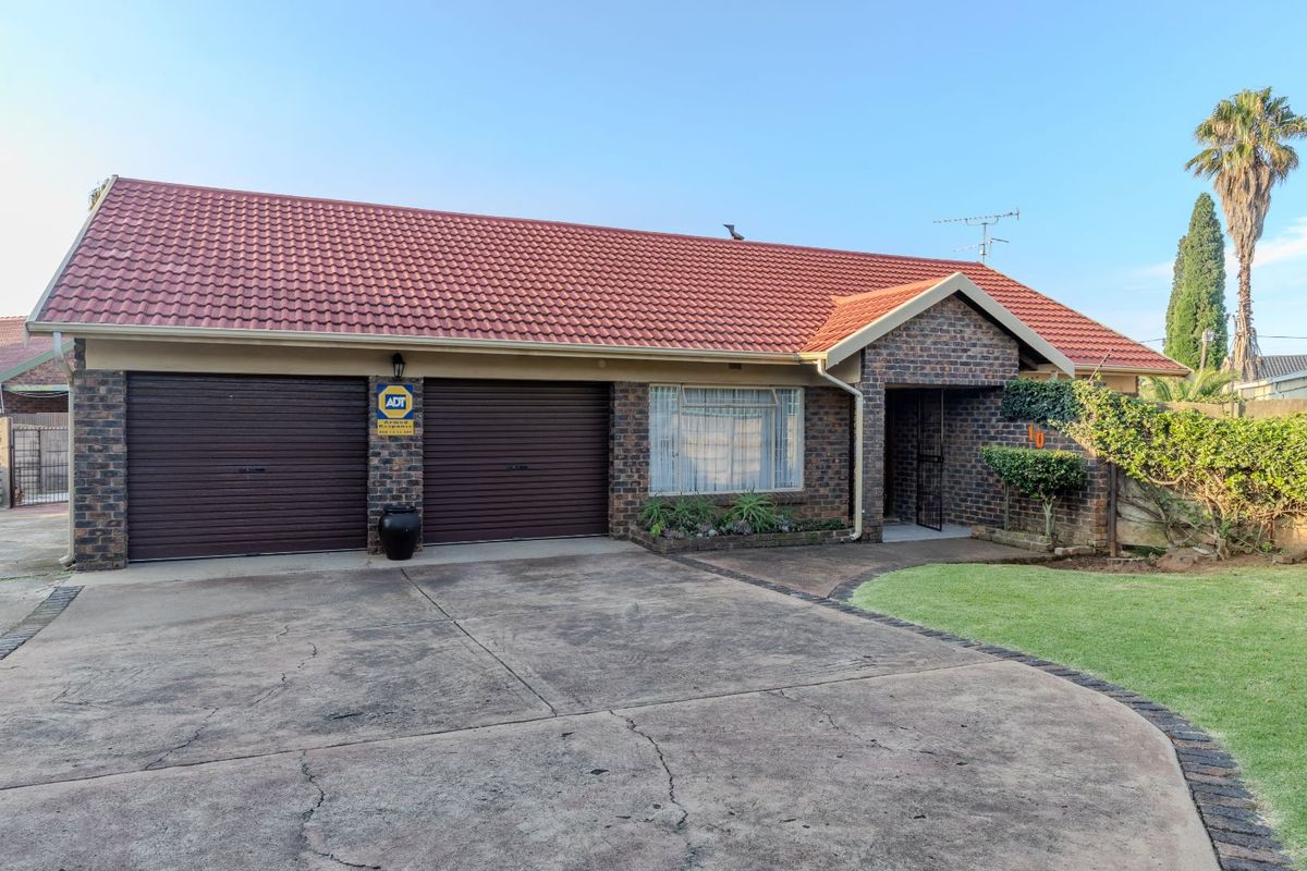 House For Sale in Birchleigh North - Photo 2