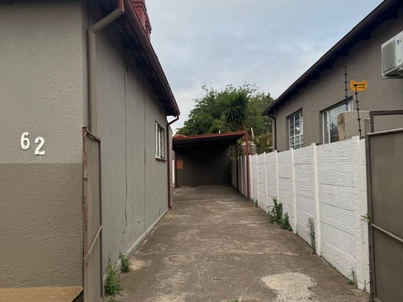 House For Sale in Westdene - Photo 8