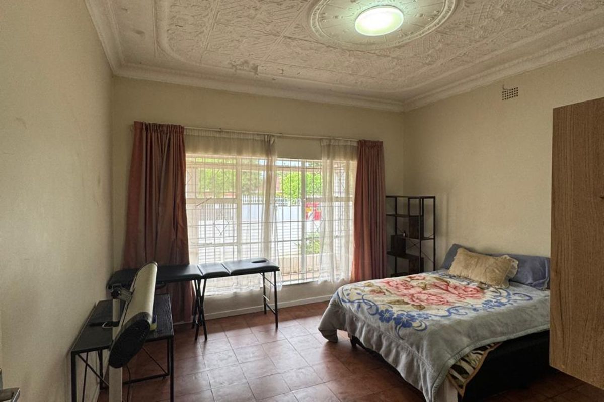 House For Sale in Westdene - Photo 5