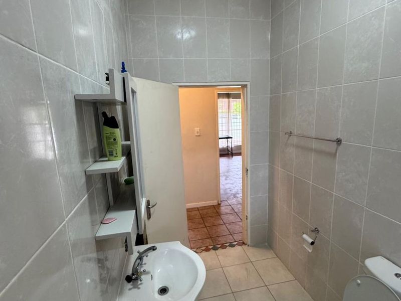 House For Sale in Westdene - Photo 6
