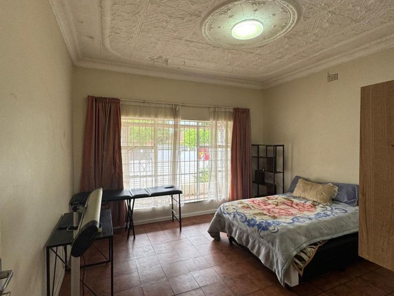 House For Sale in Westdene - Photo 3